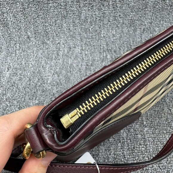 Burberry Leather Shoulder Bag 499-032225 - Picture 10 of 16